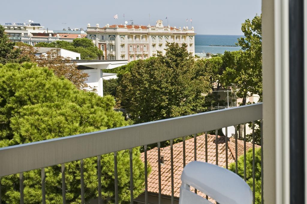 Hotel Donatello Cesenatico Exteriör bild