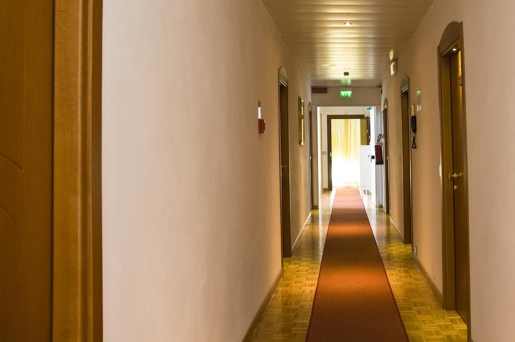 Hotel Donatello Cesenatico Exteriör bild