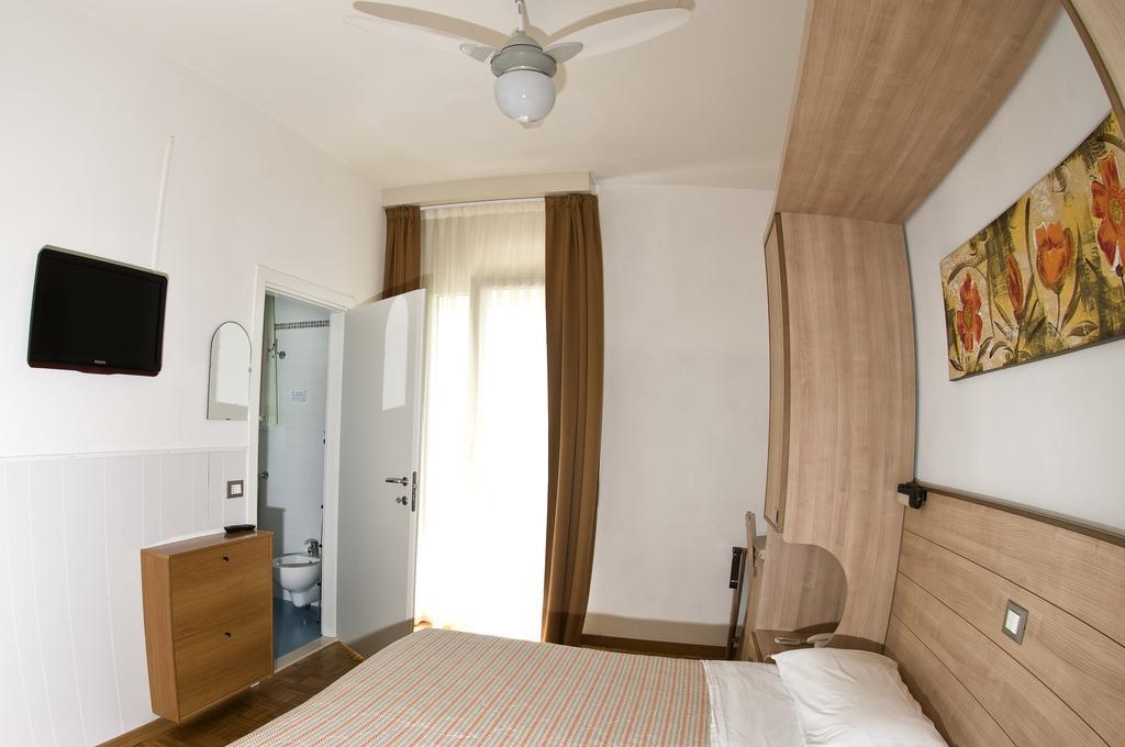 Hotel Donatello Cesenatico Exteriör bild